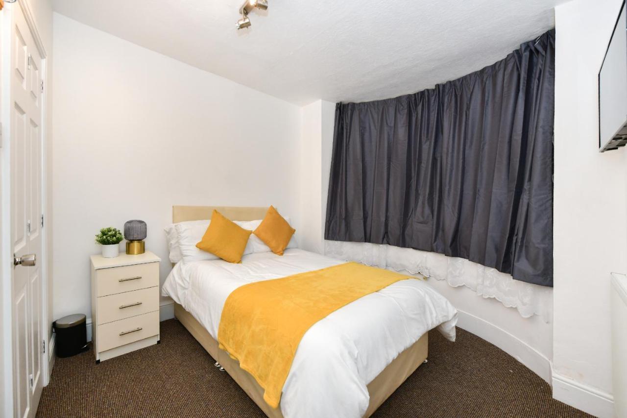 Beautiful Accommodation Near Reading City Centre Номер фото